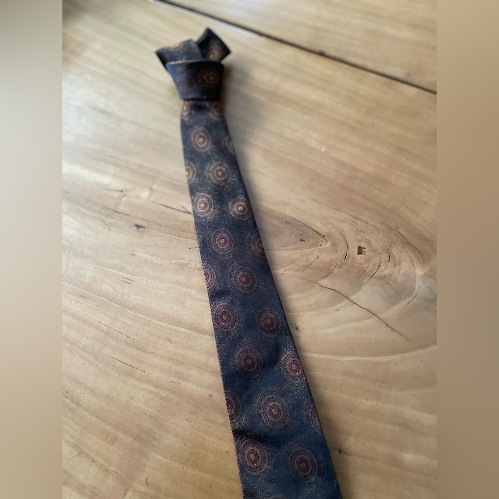 Elegant Patterned Tie in Black and Brown